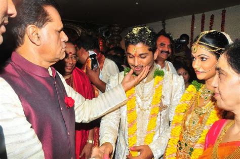 Allu arjun wedding reception photos page 1 (total 103 images). KAROMASTI9: ALLUARJUN MARRIAGE PHOTOS