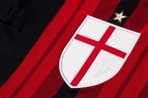 El agente de achraf hakimi manda un mensaje sobre su futuro. El A.C.Milan cambia el escudo para la próxima temporada