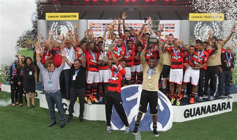 Supercopa do brasil (1991) a supercopa do brasil de 1991 foi uma competição organizada pela cbf que reuniu o sport club corinthians paulista, campeão do campeonato brasileiro de 1990 e o clube de regatas do flamengo, campeão da copa do brasil de 1990. Fotos do Clube de Regatas do Flamengo sobre Comemoração de ...