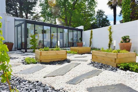 The house is blending in with its natural surroundings and the various terraces offer plenty of space to sit, eat and relax. 16 Phenomenal Contemporary Landscape Designs That Will ...