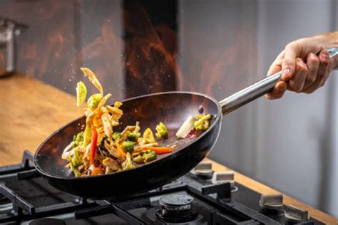 How To Choose Maintain And Fry With A Wok Athletistic