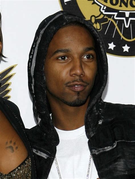 Rapper Juelz Santana Turns Himself In To Face Weapons Charge