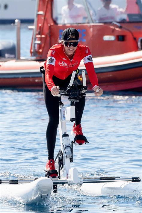 Charlène von monaco ist mehrere wochen in ihrer heimat südafrika untergetaucht. Albert + Charlène: Der Fürst und die schöne Schwimmerin ...