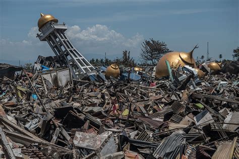 In Pictures Aftermath Of Indonesias Twin Quake Tsunami Disaster Arabianbusiness
