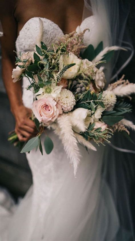 The Latest Trends For Bridal Bouquets Wedding Flower Trends Bridal