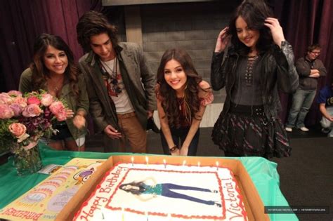 Victoria Justice On Set Of Victorious Surprise Birthday Party 11 Gotceleb