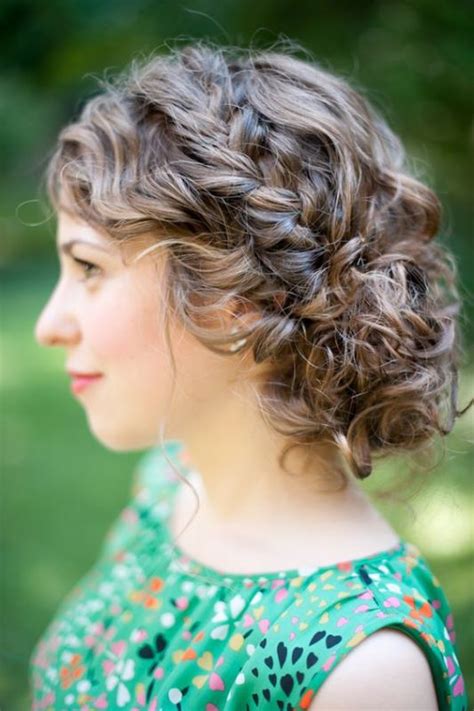 45 Charming Brides Wedding Hairstyles For Naturally Curly Hair