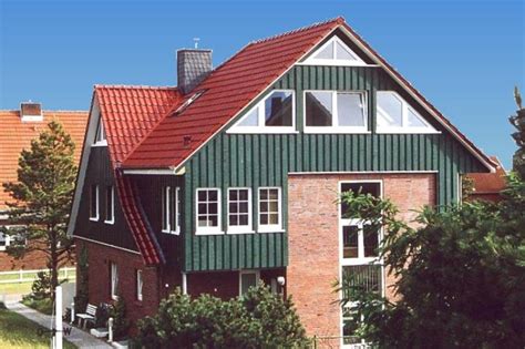 Gegenüber der alten feuerwehr von langeoog, im alten ortskern, wurden im jahr 2010 diese 4 reihenhäuser erbaut. Ferienwohnung Haus Windrose, Spiekeroog, Wittdün