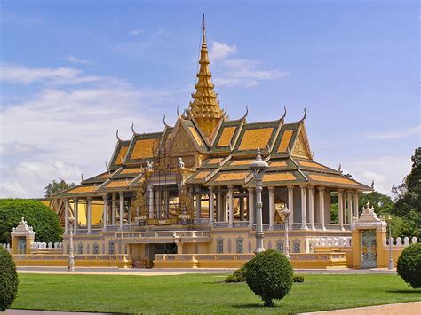 A Guide To Phnom Penhs Royal Palace And Silver Pagoda