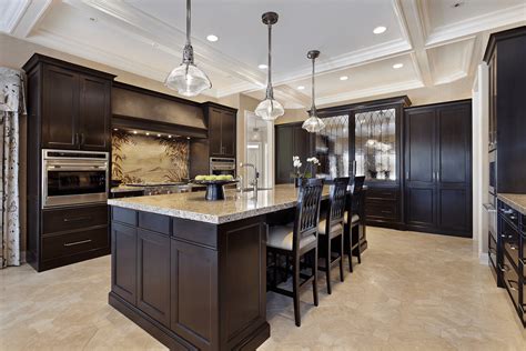 With the contrast between the different types of material in the cabinets and countertops, any kitchen can be transformed with a deep wooden color in the floors. Choices of Kitchen Floors with White VS Dark Cabinets