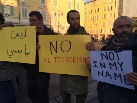Musulmani In Piazza Contro Il Terrorismo La Repubblica