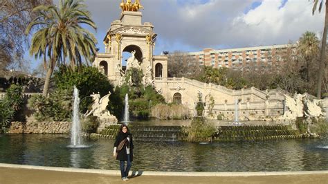 Futbol club barcelona, commonly referred to as barcelona and colloquially known as barça (ˈbaɾsə), is a spanish professional football club based in barcelona, that competes in la liga. Hola y Adeu: My Time in Barcelona | Native Foreigner