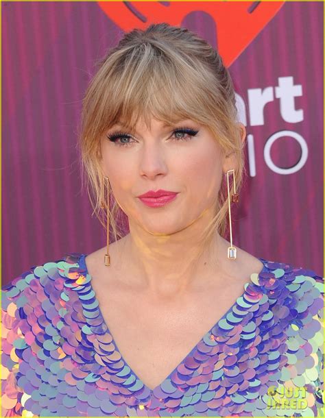 Taylor Swift Debuts Pink Hair At Iheartradio Music Awards 2019 Photo