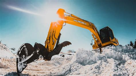 Crazy Snow Vs 20 Ton Excavator Insane Youtube