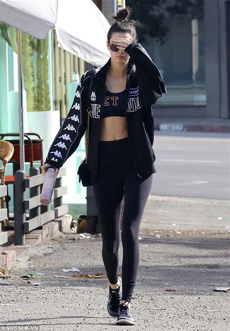 Monochromatic The Reality Star Coupled Her Leggings With A Black Sports Bra Black Zip Up
