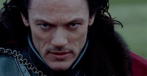 Dracula Untold Interview Luke Evans Talks Fangs Powers And More