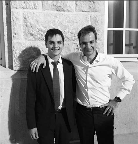Jun 03, 2021 · στο αστυνομικό τμήμα μετέφερε τον 8χρονο γιο της, η μητέρα που άρπαξε το παιδί από το σχολείο το μεσημέρι της τετάρτης στους αμπελόκηπους θεσσαλονίκης. Κυριάκος Μητσοτάκης: Περήφανος πατέρας στην ορκομωσία του ...