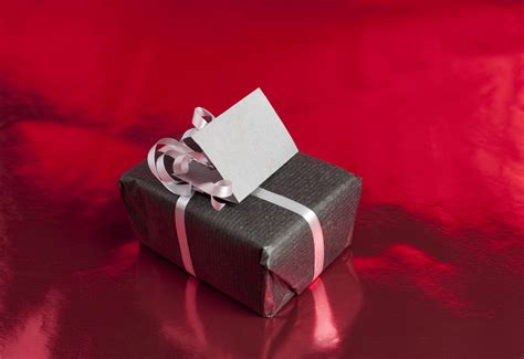 Find gifs with the latest and newest hashtags! Photo of wrapped gift | Free christmas images