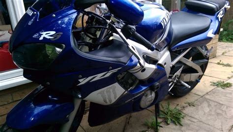 The yamaha r6 is a 600cc class sport bike, but technically has 599cc's so that they may be used for races requiring bikes to be under 600cc. 2000 Yamaha R6 carb model blue/white low mileage | in ...