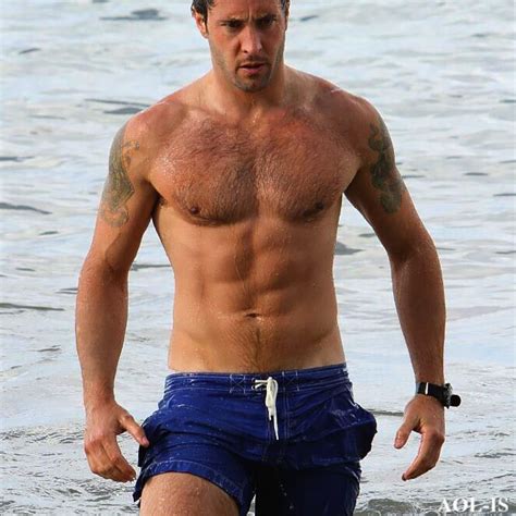 Pin On Alex Oloughlin