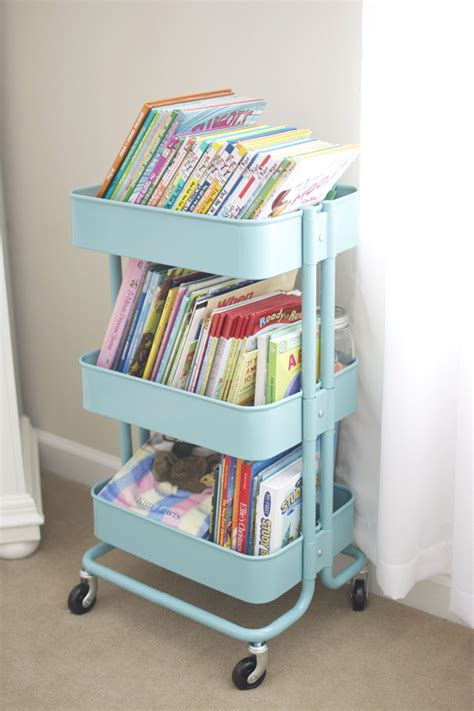 Jika ingin bekerja di perpustakaan, sukarela atau berbayar, kamu harus tahu cara menata buku perpustakaan. Cara Menamai Rak Buku Perpustakaan / Cara Menulis Daftar ...