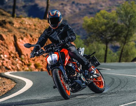 2017 ktm duke 390 price in india. 2017 KTM 390 and 250 Duke launched in India - priced at ...