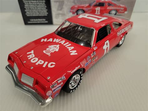 Donnie Allison 124 Nascar Action Historical Series Hawaiian Tropic