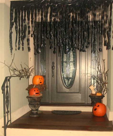 31 Ideas Halloween Decorations Door For Warm Welcome