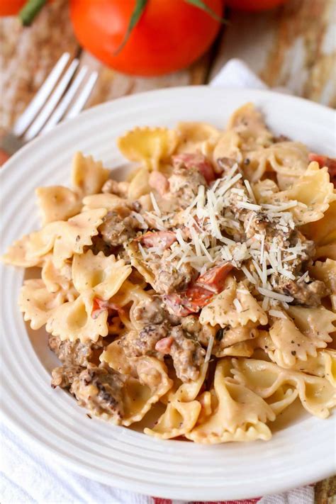 Maybe you would like to learn more about one of these? Easy Italian Sausage Pasta (+VIDEO) | Lil' Luna | Recipe ...