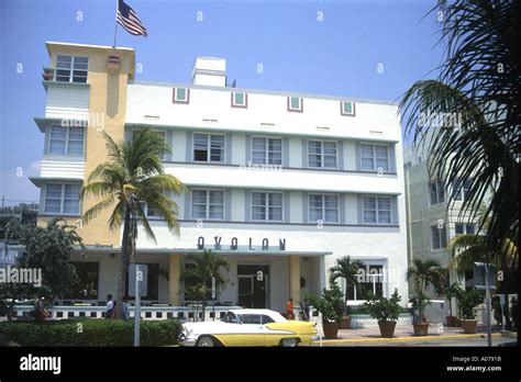 Art Deco Avalon Hotel Vintage Car Ocean Drive Hi Res Stock Photography