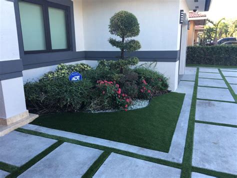 The benefit of laying artificial grass directly on to decking is that it will save you money. Artificial Turf Miami | Fake Grass | Putting Green Installation | Cricket Pavers