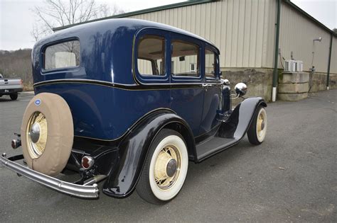 1932 Ford Model B Deluxe Fordor Sedan