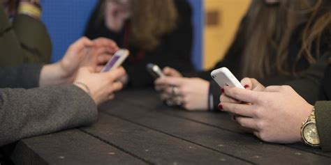 Jongvolwassenen Vaker Verslaafd Aan Sociale Media Cbs