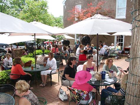 5 Spots To Dine Outside In St Charles