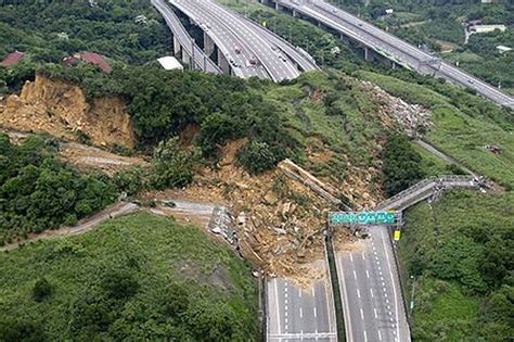 Pics For > Landslide Images | World weather, Landslide 