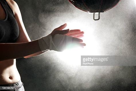 Woman Boxing Black Background Fotografias E Filmes Do Acervo Getty