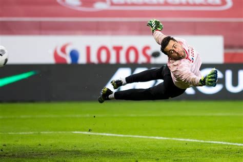 Get video, stories and official stats. Łukasz Fabiański kontuzjowany na rozgrzewce przed meczem ...