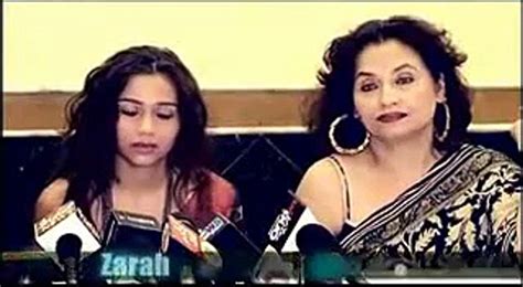 Latest Mms Scandal In Bollywood Salma Agha Daughter Zarah Khan Video