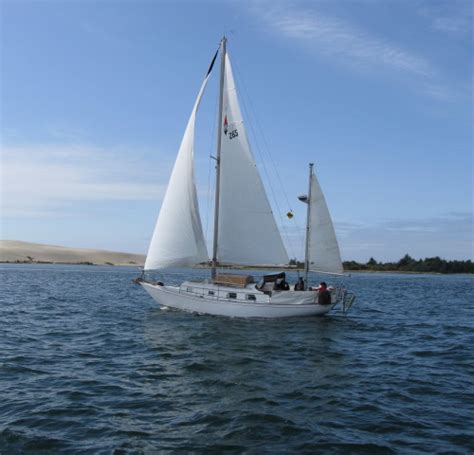 The genoa overlaps in contrast to the jib boom, that is the clew is located behind the mast. Genoa Photos | Yagers Sails & Canvas