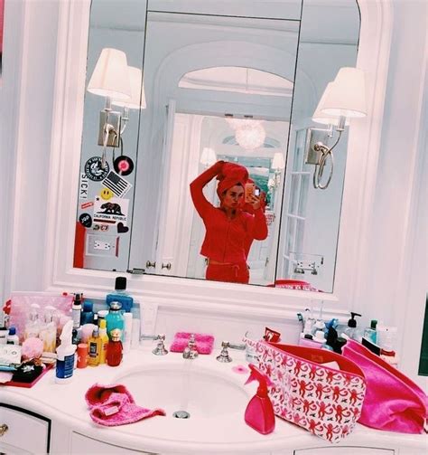 The preppy room design category is so broad and effortless to put together. pinterest: jackiechalon | Preppy room, Dorm room ...
