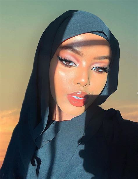 Insta Khadija Omarr In 2020 Hijab Makeup Scarf Hairstyles Muslim
