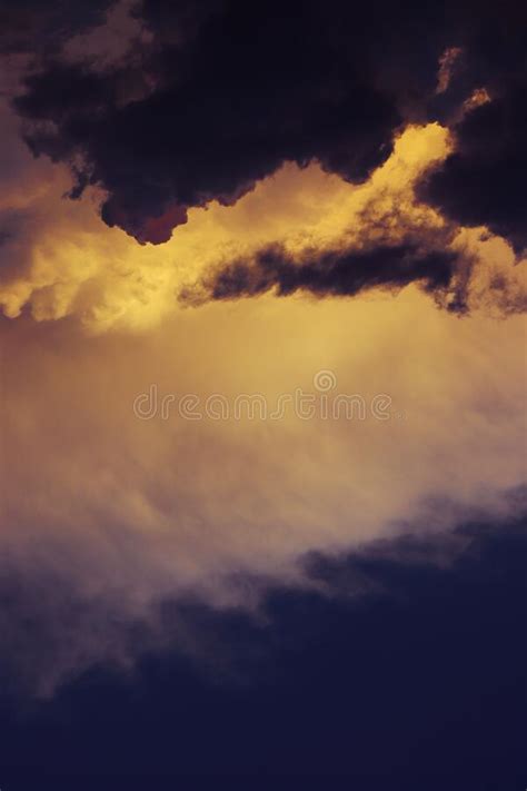 Beautiful Dramatic Sky With Lilac Clouds Landscape Abstract Wallpaper