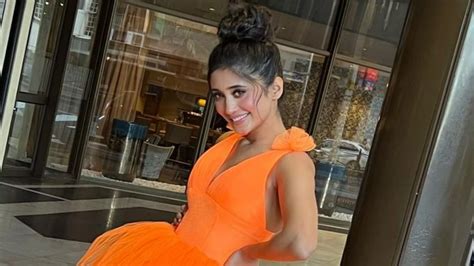 Exclusive Video Shivangi Joshi Wore 6 Inch Heels At A Party What