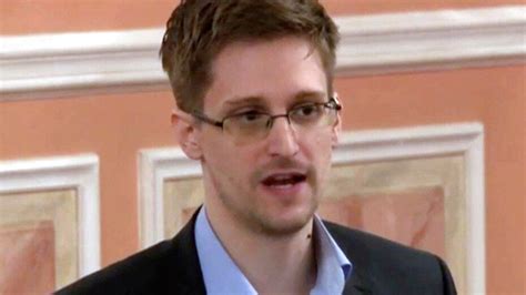 Russia Gives Citizenship To Ex Nsa Contractor Edward Snowden