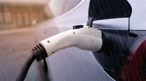 Guide To Charging Your Ev In The Rain Enel X