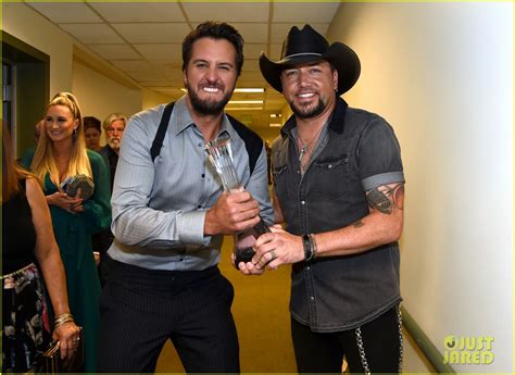 Luke Bryan And Jason Aldean Buddy Up Backstage At Cmt Artists Of The Year Awards 2017 Photo