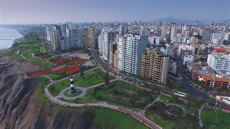 Foto De Vista Aérea Da Paisagem Urbana Cosatline De Miraflores Lima