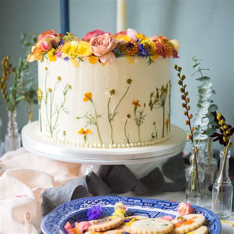 Blushing Cook Bespoke Cakes London Floral Cake Birthday Birthday Cake With Flowers