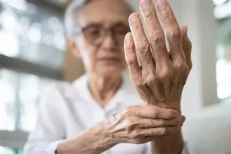 Descubra Se Você Tem Artrite Reumatoide Veja Os 6 Principais Sintomas