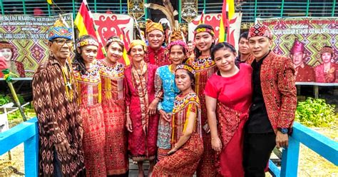 Tarian ini menggambarkan rasa kegembiraan dan. Ragam Tradisi Budaya Masyarakat Kapuas Hulu di Kalimantan ...